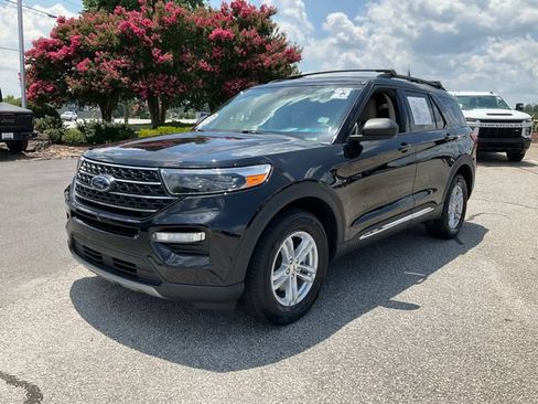 Used 2023 Ford Explorer XLT w/ Equipment Group 202A AWD/4WD image 1