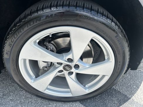 Used 2025 Audi Q5 Premium Plus AWD/4WD image 24