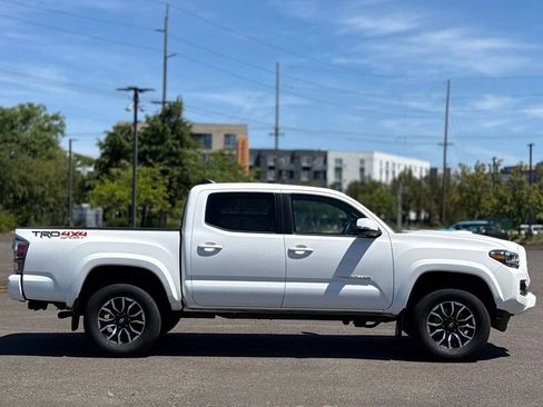 Used 2023 Toyota Tacoma TRD Sport w/ TRD Premium Sport Package AWD/4WD image 6