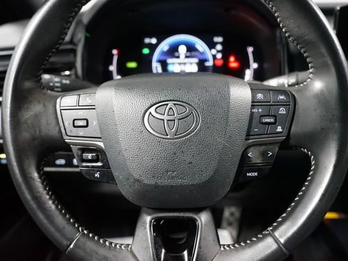 Used 2025 Toyota Camry SE image 12
