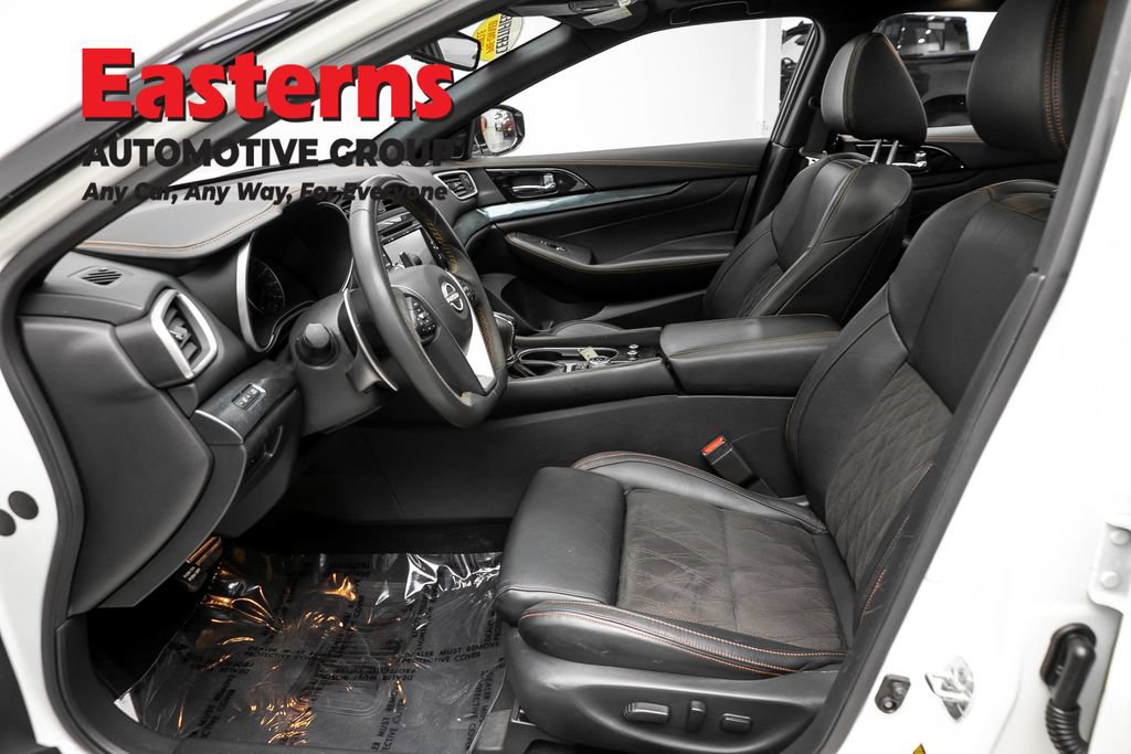 Used 2023 Nissan Maxima SR w/ Sport Mat Group FWD image 17