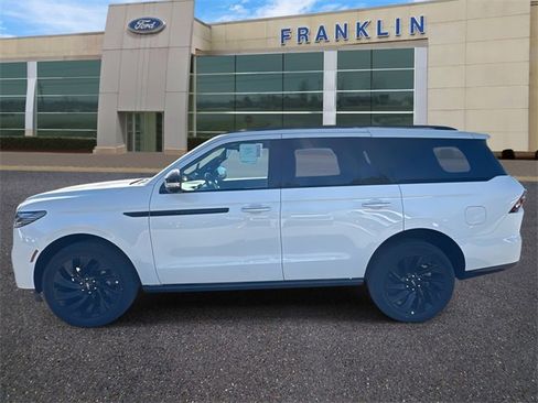 New 2025 Lincoln Navigator Reserve w/ Jet Appearance Package image 4