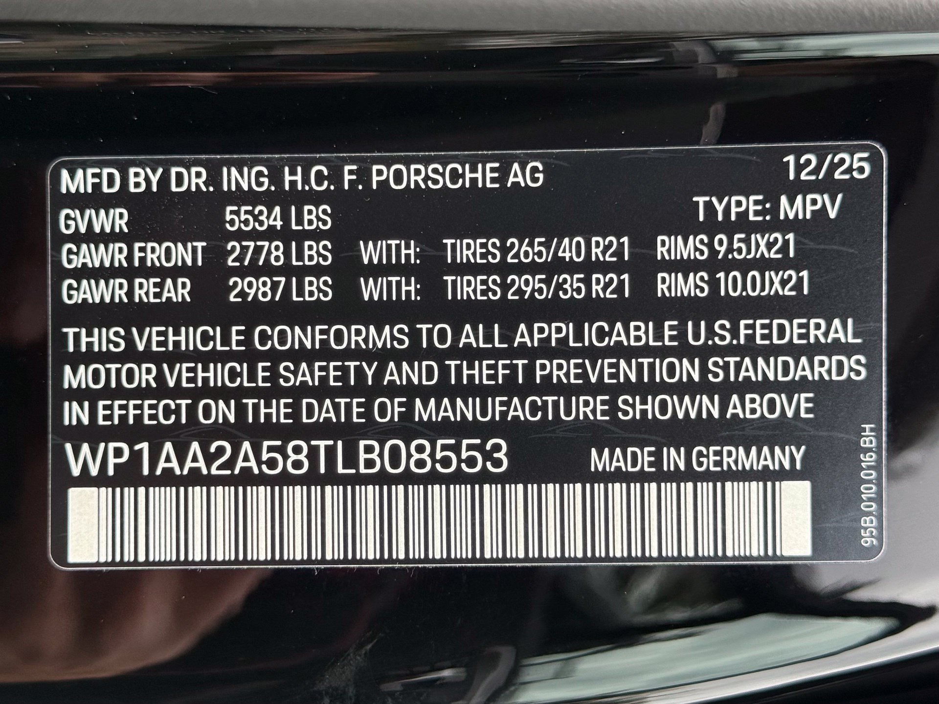 Used 2026 Porsche Macan AWD/4WD image 37