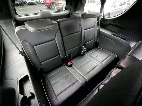 Used 2024 Chevrolet Suburban Premier AWD/4WD image 24