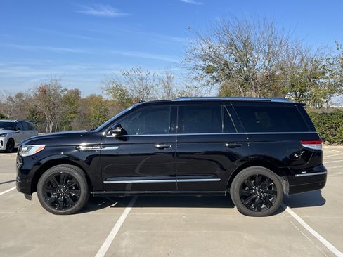 Certified 2023 Lincoln Navigator Reserve image 4