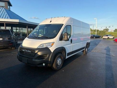 Used 2024 RAM ProMaster 2500 w/ Convenience Group FWD image 2