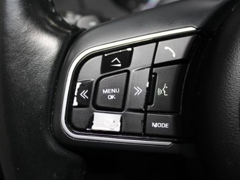 Used 2017 Jaguar XE Premium image 18