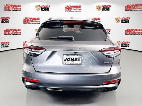 Used 2022 Maserati Levante GT AWD/4WD image 16