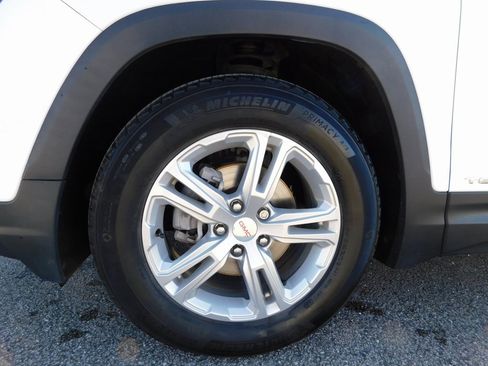 Used 2023 GMC Terrain SLE w/ Driver Convenience Package image 10