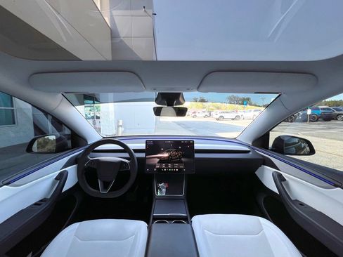 Used 2026 Tesla Model Y 2WD image 17