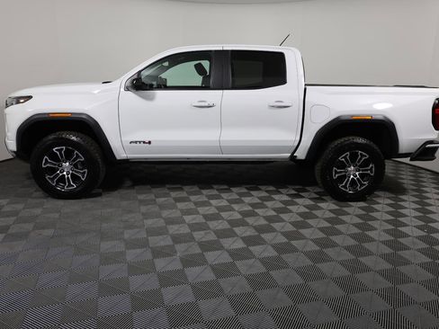 Used 2023 GMC Canyon AT4 w/ AT4 Premium Package AWD/4WD image 8