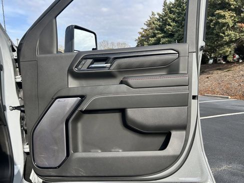 Used 2025 GMC Sierra 2500 AT4X image 60