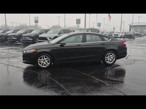 Used 2015 Ford Fusion SE image 5