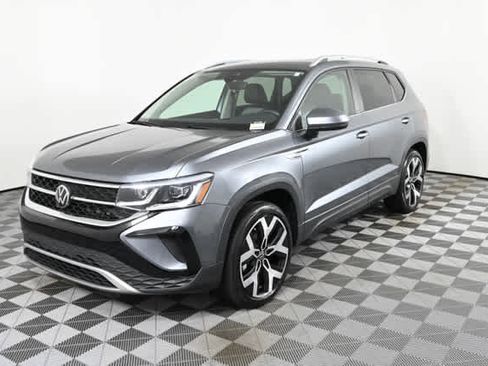 Certified 2022 Volkswagen Taos SEL w/ Panoramic Sunroof Package AWD/4WD image 2