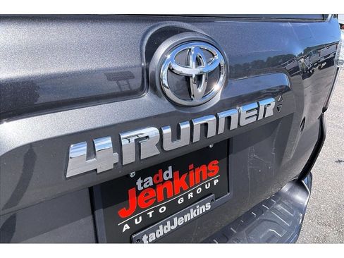 Used 2020 Toyota 4Runner SR5 Premium w/ Moonroof Package AWD/4WD image 32