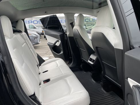 Used 2021 Tesla Model Y Long Range image 19