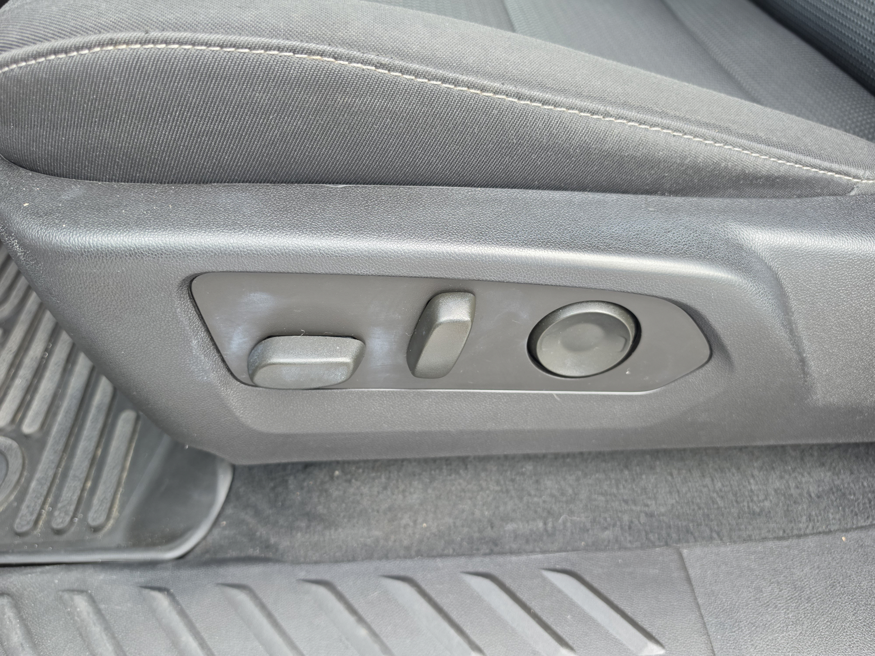 Used 2023 Chevrolet Colorado LT w/ LT Convenience Package II AWD/4WD image 26
