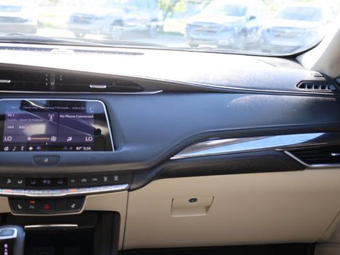 Used 2019 Cadillac XT4 Luxury AWD/4WD image 25