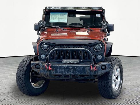 Used 2014 Jeep Wrangler Unlimited Sahara w/ Dual Top Group AWD/4WD image 2