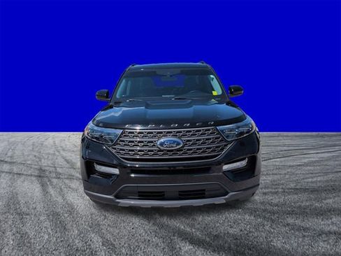 Certified 2022 Ford Explorer XLT w/ Equipment Group 202A image 9