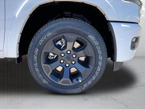 New 2026 RAM 1500 4x4 Crew Cab image 33