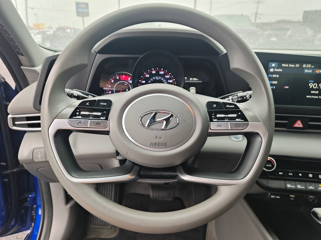 Used 2023 Hyundai Elantra SEL FWD image 17