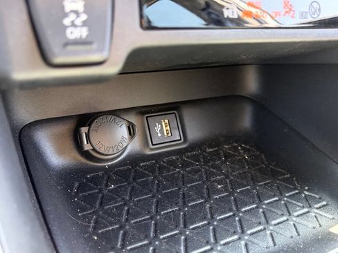 Used 2025 Toyota RAV4 XLE AWD/4WD image 11