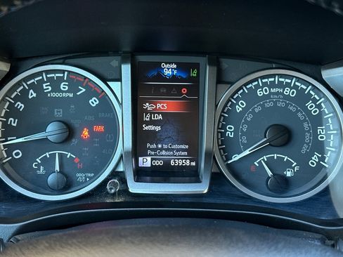 Used 2022 Toyota Tacoma TRD Off-Road image 21