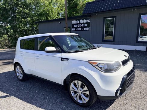 Used 2016 Kia Soul + FWD image 1