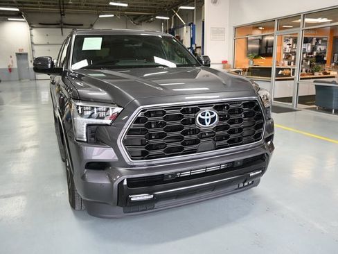 Used 2023 Toyota Sequoia Platinum image 3