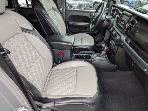 Used 2019 Jeep Wrangler Unlimited Sport AWD/4WD image 22