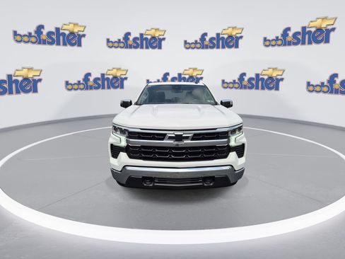 Certified 2022 Chevrolet Silverado 1500 LT w/ Z71 Off-Road Package AWD/4WD image 4