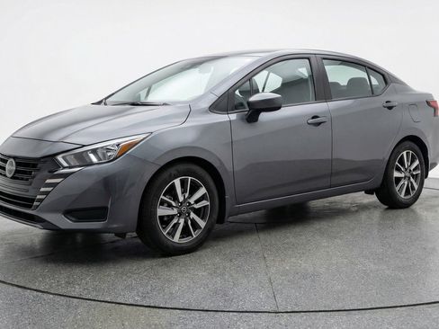 Used 2025 Nissan Versa SV image 3