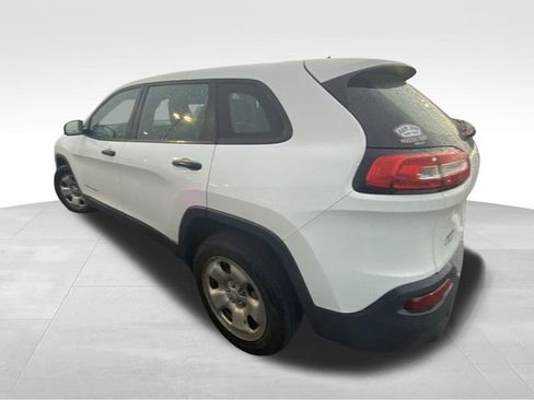 Used 2016 Jeep Cherokee Sport FWD image 6