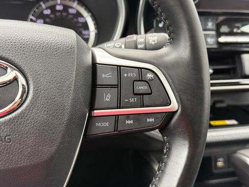 Used 2023 Toyota Highlander XLE AWD/4WD image 21