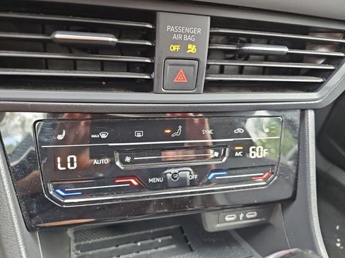 Used 2025 Volkswagen Jetta SE FWD image 22