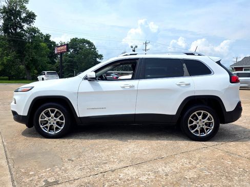 Used 2018 Jeep Cherokee Latitude Plus image 5