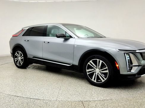 Used 2025 Cadillac Lyriq Luxury RWD image 3
