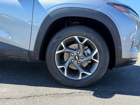 Used 2025 Chevrolet Trax LT w/ Driver Confidence Package image 9