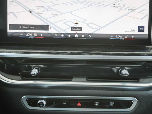 Used 2026 BMW X7 M60i w/ Climate Comfort Package image 10