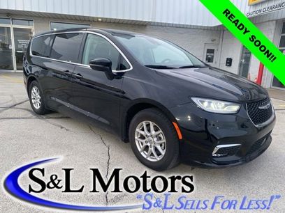 Used 2024 Chrysler Pacifica Touring-L