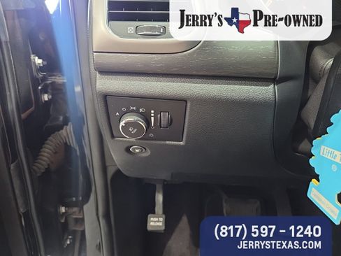 Used 2018 Jeep Grand Cherokee Laredo AWD/4WD image 12