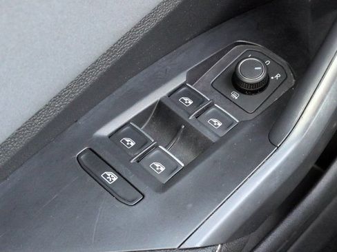 Used 2025 Volkswagen Jetta SE FWD image 22