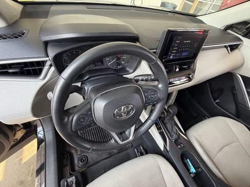 Used 2023 Toyota Corolla Cross LE AWD/4WD image 18