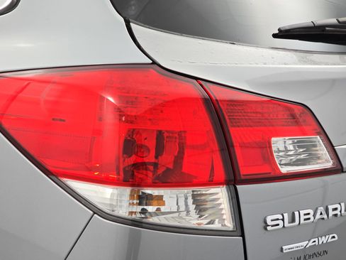 Used 2011 Subaru Outback 3.6R Limited image 33