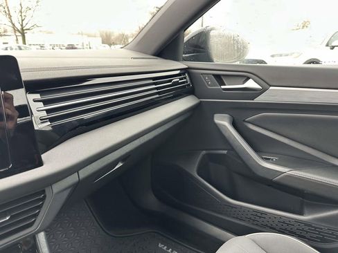 Used 2025 Volkswagen Jetta Sport image 32