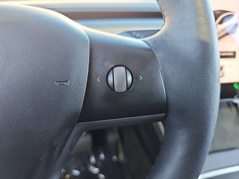 Used 2022 Tesla Model Y Long Range AWD/4WD image 12
