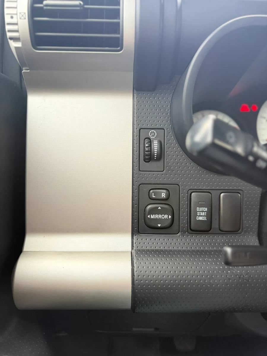 Used 2007 Toyota FJ Cruiser 4WD w/ Convenience Pkg image 19