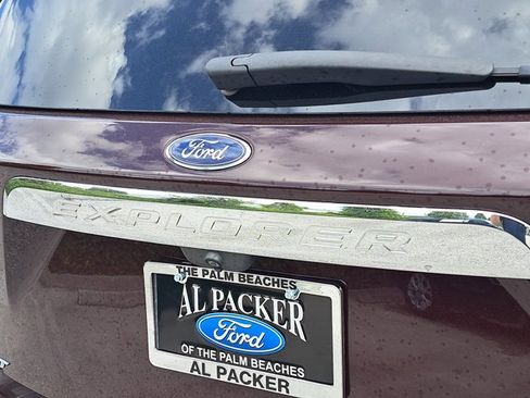 Certified 2022 Ford Explorer XLT image 8