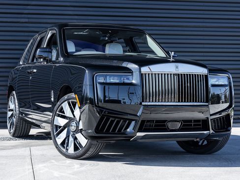 Used 2025 Rolls-Royce Cullinan image 5